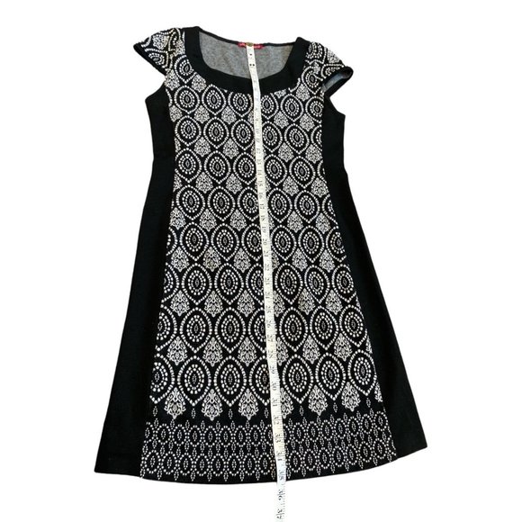 SAN FRANCISCO Knit Dress Sz M Black & White Flattering - Picture 11 of 12